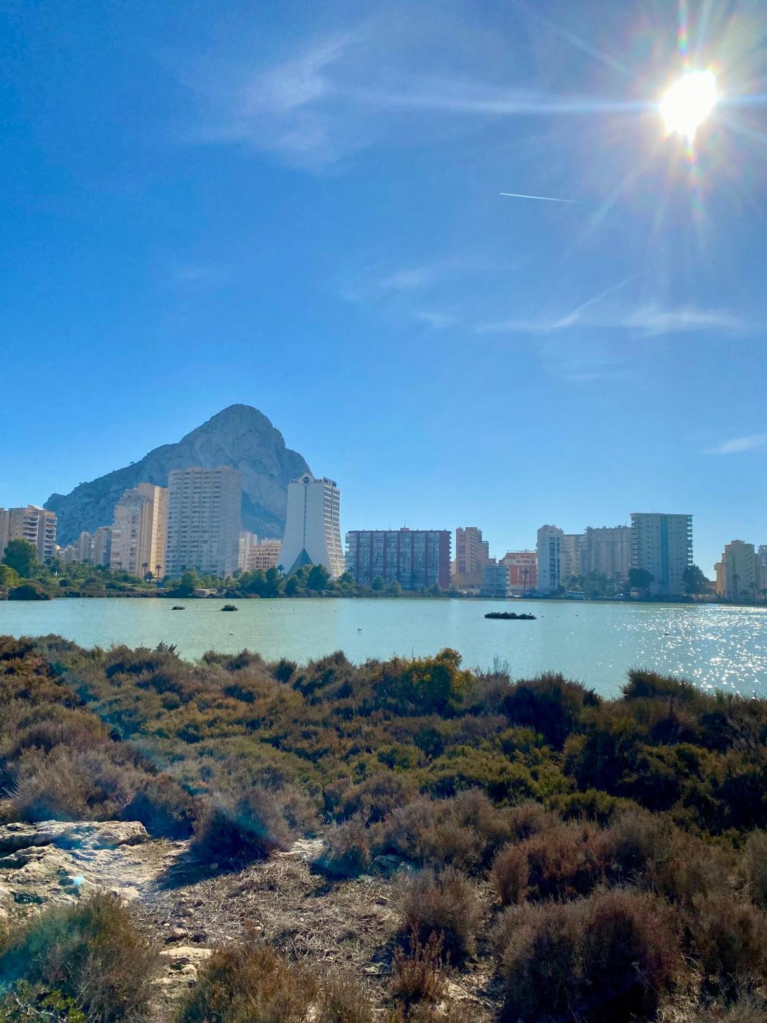 Natalie Calpe Sun 100M To The Beach Center Extérieur photo